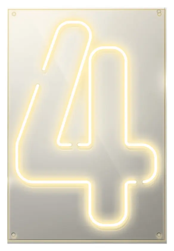 Неоновая надпись “4”